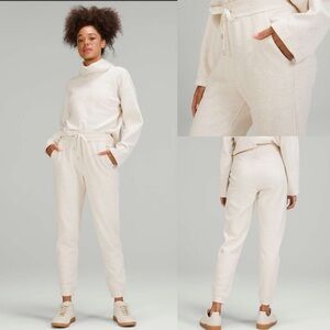Lululemon Ribbed High-Rise Jogger 25" *7/8 Length
Heathered White Opal! EUC